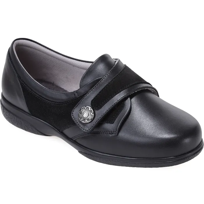 Darcy womens shoe black in colour