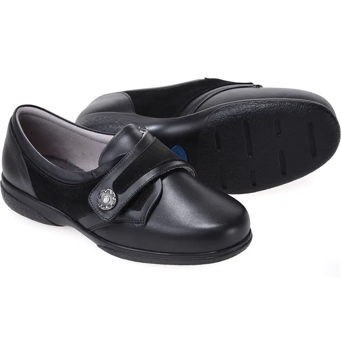 Darcy womens shoes black in colour including image of sole