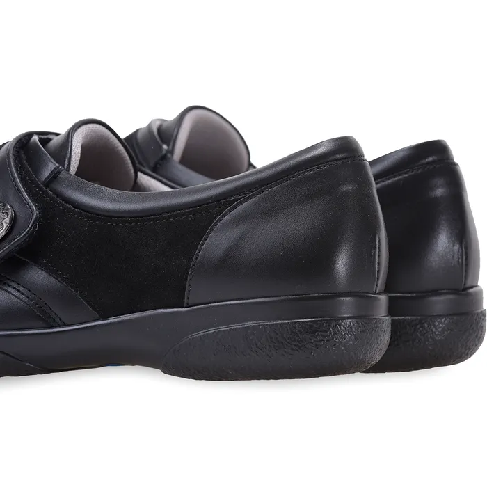 Darcy womens shoes black in colour